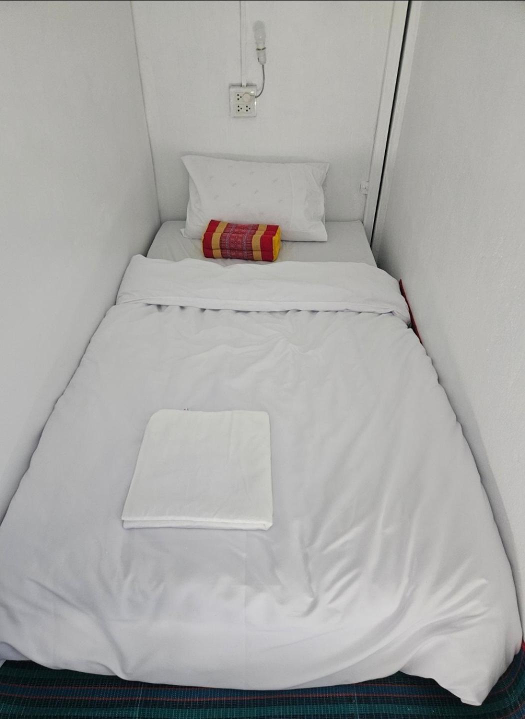 Kai Lions International Capsule Hostel Pakse Bagian luar foto
