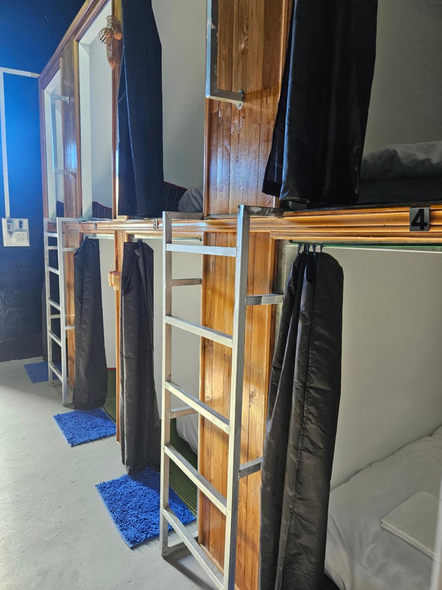 Kai Lions International Capsule Hostel Pakse Bagian luar foto