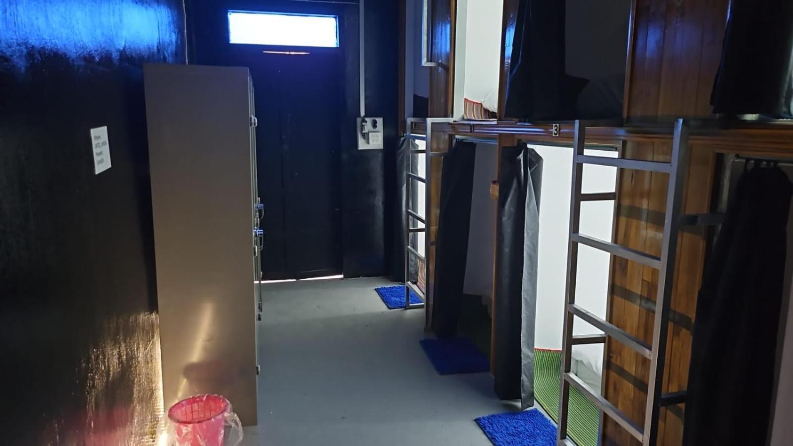 Kai Lions International Capsule Hostel Pakse Bagian luar foto