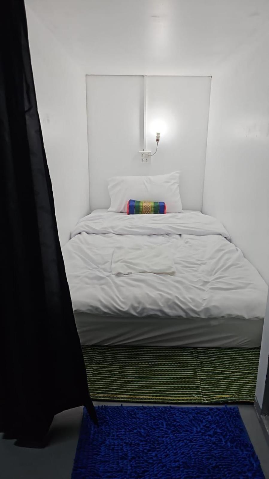 Kai Lions International Capsule Hostel Pakse Bagian luar foto