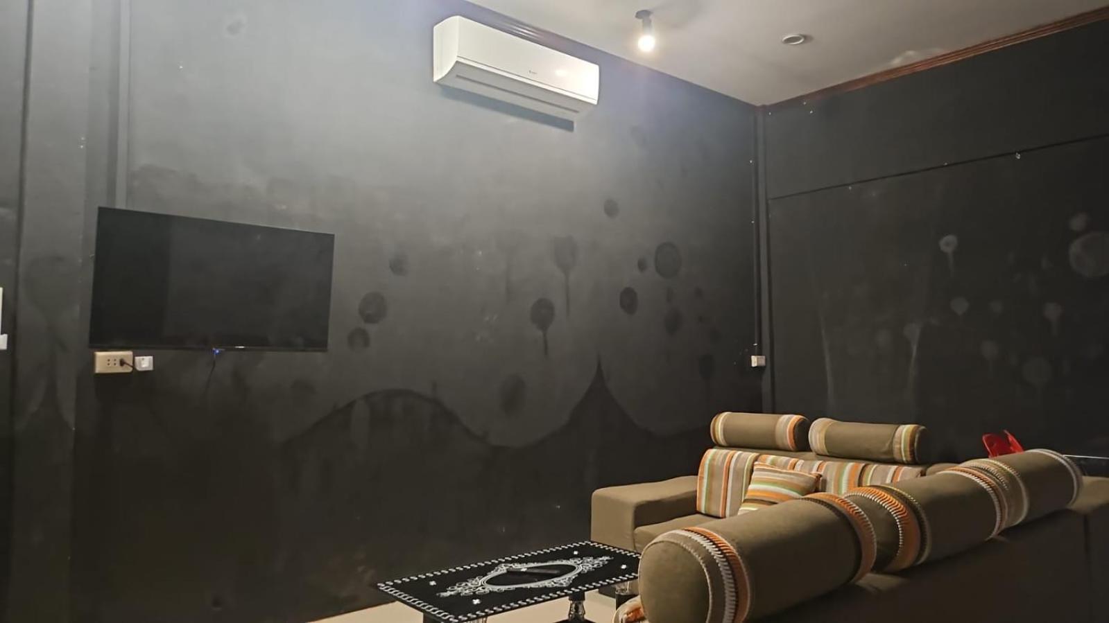Kai Lions International Capsule Hostel Pakse Bagian luar foto