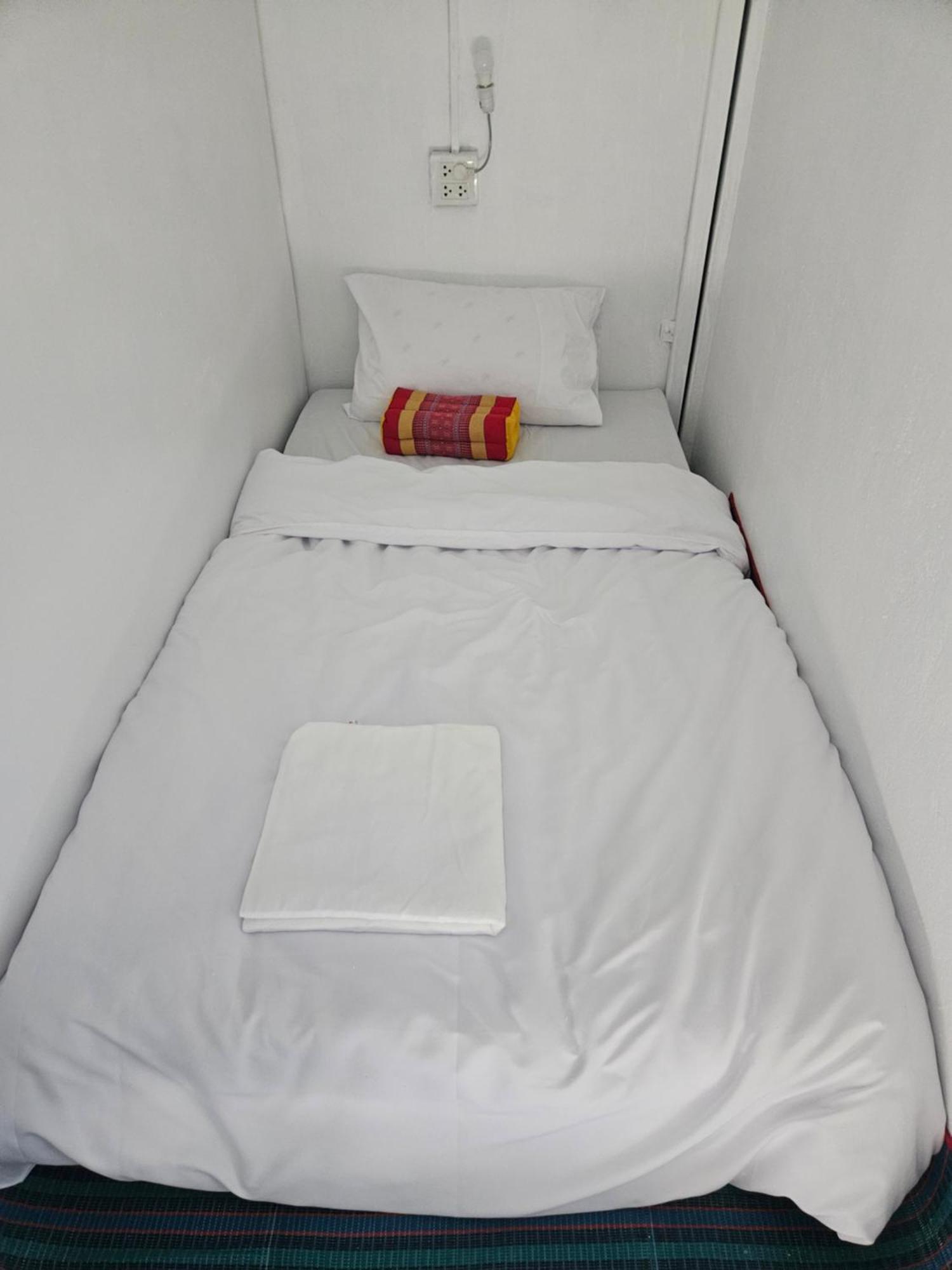 Kai Lions International Capsule Hostel Pakse Bagian luar foto